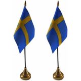 2x stuks zweden tafelvlaggetje 10 x 15 cm met standaard - Zweedse vlag feestartikelen/versieringen
