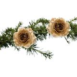 Kerstboom bloemen op clip - 2x stuks-  goud glitter - kunststof -14 cm