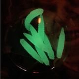 32x stuks Glow in the dark maden - Halloween/horror decoratie accessoires - Enge beestjes - Nep maden/wormen