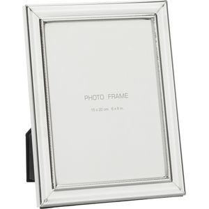 Zilveren  fotolijstjes/ fotoframe 19 x 24 cm - Fotolijstjes/fotoframes - Geschikt voor fotoformaat 15 x 20 cm - Op standaard