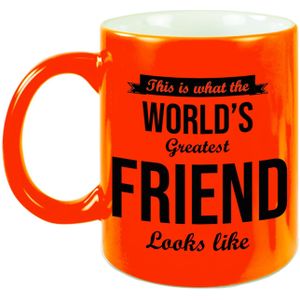 This is what the worlds greatest friend looks like cadeau mok / beker - neon oranje - 330 ml - verjaardag / bedankt cadeau