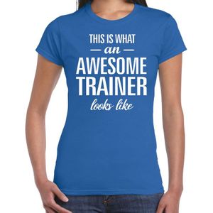 This is what an awesome trainer looks like cadeau t-shirt blauw dames - kado voor trainer