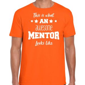 Bellatio Decorations cadeau t-shirt voor heren - awesome mentor - docent/leraar bedankje - oranje