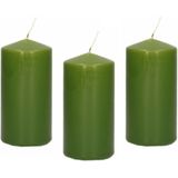 12x Olijfgroene cilinderkaarsen/stompkaarsen 5 x 10 cm 23 branduren - Geurloze kaarsen olijf groen - Woondecoraties