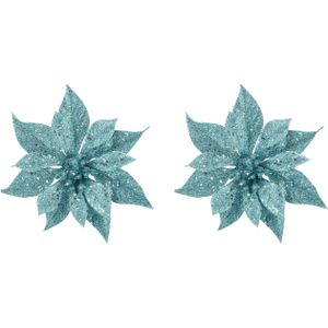 2x stuks decoratie bloemen kerststerren ijsblauw glitter op clip 18 cm - Decoratiebloemen/kerstboomversiering