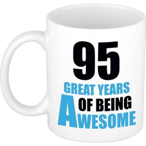 95 great years of being awesome mok wit en blauw - cadeau mok / beker - 29e verjaardag / 95 jaar