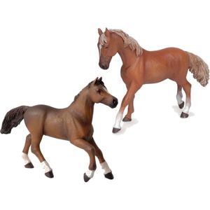 Plastic speelgoed boerderijdieren set van 2x stuks paarden van ongeveer 15 cm