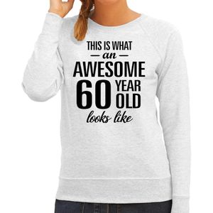 Awesome 60 year - geweldige 60 jaar cadeau sweater grijs dames -  Verjaardag cadeau trui