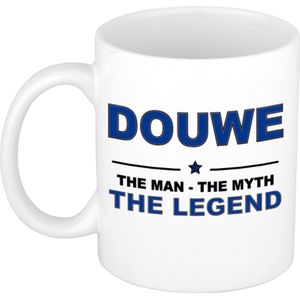 Naam cadeau Douwe - The man, The myth the legend koffie mok / beker 300 ml - naam/namen mokken - Cadeau voor o.a  verjaardag/ vaderdag/ pensioen/ geslaagd/ bedankt