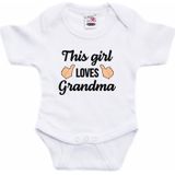This girl loves grandma tekst baby rompertje wit meisjes - Cadeau oma - Babykleding