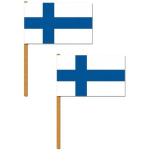 2x stuks luxe supporters zwaaivlag Finland 30 x 45 cm - Finse feestartikelen en versiering
