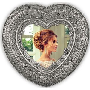 Kunststof fotolijst hart zilver barok geschikt voor een foto van 8 x 8 cm