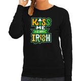 St. Patricks day sweater zwart voor dames - Kiss me im Irish - Ierse feest kleding / trui/ outfit/ kostuum