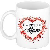 Sweetest mom mok / beker wit met hartjes - cadeau Moederdag / verjaardag