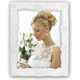 Kunststof fotolijst wit met bloemen motief geschikt voor een foto van 15 x 20 cm