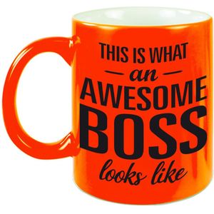 This is what an awesome boss looks like cadeau mok / beker - 330 ml - neon oranje - baas / werkgever - koffiemok / theebeker