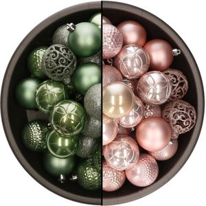 74x stuks kunststof kerstballen mix salie groen en lichtroze 6 cm - Onbreekbare kerstballen - Kerstversiering