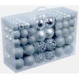 4x stuks pakket met 100x zilveren kunststof kerstballen 3, 4 en 6 cm - Kerstboomversiering/kerstversiering zilver / 400 zilveren kerstballen