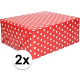 2x Inpakpapier/cadeaupapier rood met stip 200 x 70 cm op rollen - Kadopapier/geschenkpapier