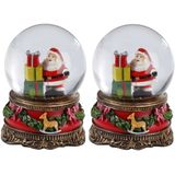 2x Decoratie sneeuwbollen/snowglobes kerstman met cadeautjes 9 cm - Kerstversiering glazen sneeuwbol met kerstman en cadeaus 9 cm