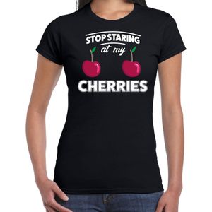 Stop staring at my cherries boobs t-shirt zwart voor dames - Fun shirt