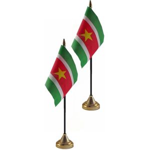 2x stuks suriname tafelvlaggetjes 10 x 15 cm met standaard - Landen vlaggen thema feestartikelen/versiering