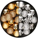 28x stuks kleine kunststof kerstballen goud en zilver 3 cm - kerstversiering