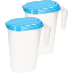 2x stuks waterkan/sapkan transparant/blauw met deksel 1.6 liter kunststof - Smalle schenkkan die in de koelkastdeur past