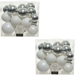 52x Kunststof kerstballen mix wit-zilver 6, 8, 10 cm - Kerstversiering/kerstdecoratie