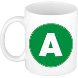 Mok / beker met de letter A groene bedrukking voor het maken van een naam / woord - koffiebeker / koffiemok - namen beker