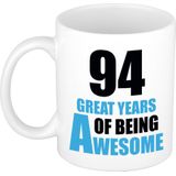 94 great years of being awesome mok wit en blauw - cadeau mok / beker - 29e verjaardag / 94 jaar