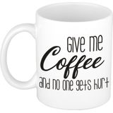 Give me coffee cadeau mok / beker wit - 300 ml - keramiek - koffiemok voor de koffieliefhebber