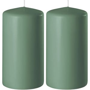 2x Groene cilinderkaarsen/stompkaarsen 6 x 15 cm 58 branduren - Geurloze kaarsen groen - Woondecoraties