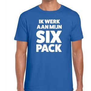 Ik werk aan mijn SIX Pack heren shirt blauw - Heren feest t-shirts