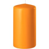 2x Oranje cilinderkaarsen/stompkaarsen 6 x 8 cm 27 branduren - Geurloze kaarsen oranje - Woondecoraties