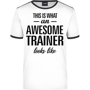 This is what an awesome trainer looks like wit/zwart ringer cadeau t-shirt - heren - beroepen / cadeau shirt