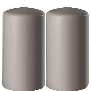 2x Zandgrijze cilinderkaarsen/stompkaarsen 6 x 15 cm 58 branduren - Geurloze kaarsen zandgrijs - Woondecoraties
