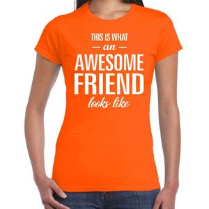 This is what an awesome friend looks like cadeau t-shirt oranje dames - kado voor vriendin