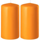 2x Oranje cilinderkaarsen/stompkaarsen 6 x 15 cm 58 branduren - Geurloze kaarsen oranje - Woondecoraties