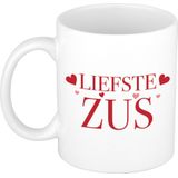 Liefste zus mok wit met rode tekst en hartjes - verjaardag - cadeau beker zus / zusje