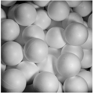 100x stuks hobby/DIY piepschuim ballen/bollen 5 cm - Kerstballen maken - Knutselen basis materialen