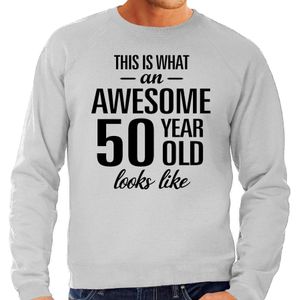 Awesome 50 year - geweldige 50 jaar cadeau sweater grijs heren -  Verjaardag cadeau trui / Abraham
