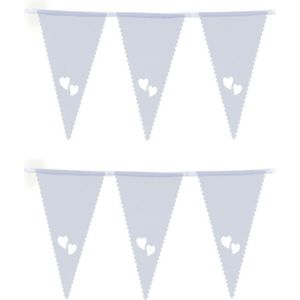 Bruiloft/huwelijk Vlaggenlijn - 2x - binnen/buiten - plastic - wit met hartjes - 3 m - 16 punt vlaggetjes