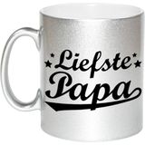 Liefste papa tekst cadeau mok / beker - Vaderdag - 330 ml - zilverkleurig - kado koffiemok / theebeker