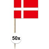 50x Cocktailprikkers Denemarken 8 cm vlaggetjes - Landen thema feestartikelen/versieringen
