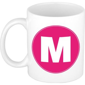 Mok / beker met de letter M roze bedrukking voor het maken van een naam / woord - koffiebeker / koffiemok - namen beker