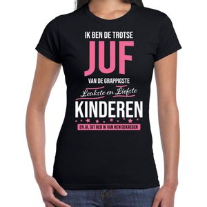 Trotse juf cadeau t-shirt zwart voor dames - wit en roze letters - verjaardag / bedankje / kado shirts - cadeau voor juf / lerares / onderwijzeres