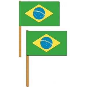 4x stuks brazilie luxe zwaaivlaggetjes/handvlaggetjes 30 x 45 cm met stokje - Supporters feestartikelen