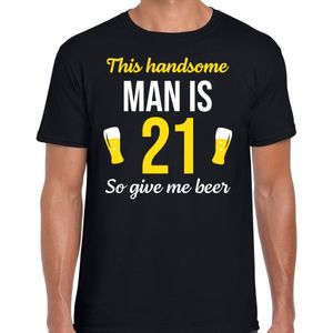 Verjaardag t-shirt 21 jaar - this handsome man is 21 give beer - zwart - heren - eenentwintig cadeau shirt