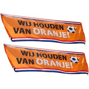 2x stuks oranje Holland thema straat vlag van 74 x 220 cm met print: wij houden van oranje - Fans supporters feestartikelen/versieringen